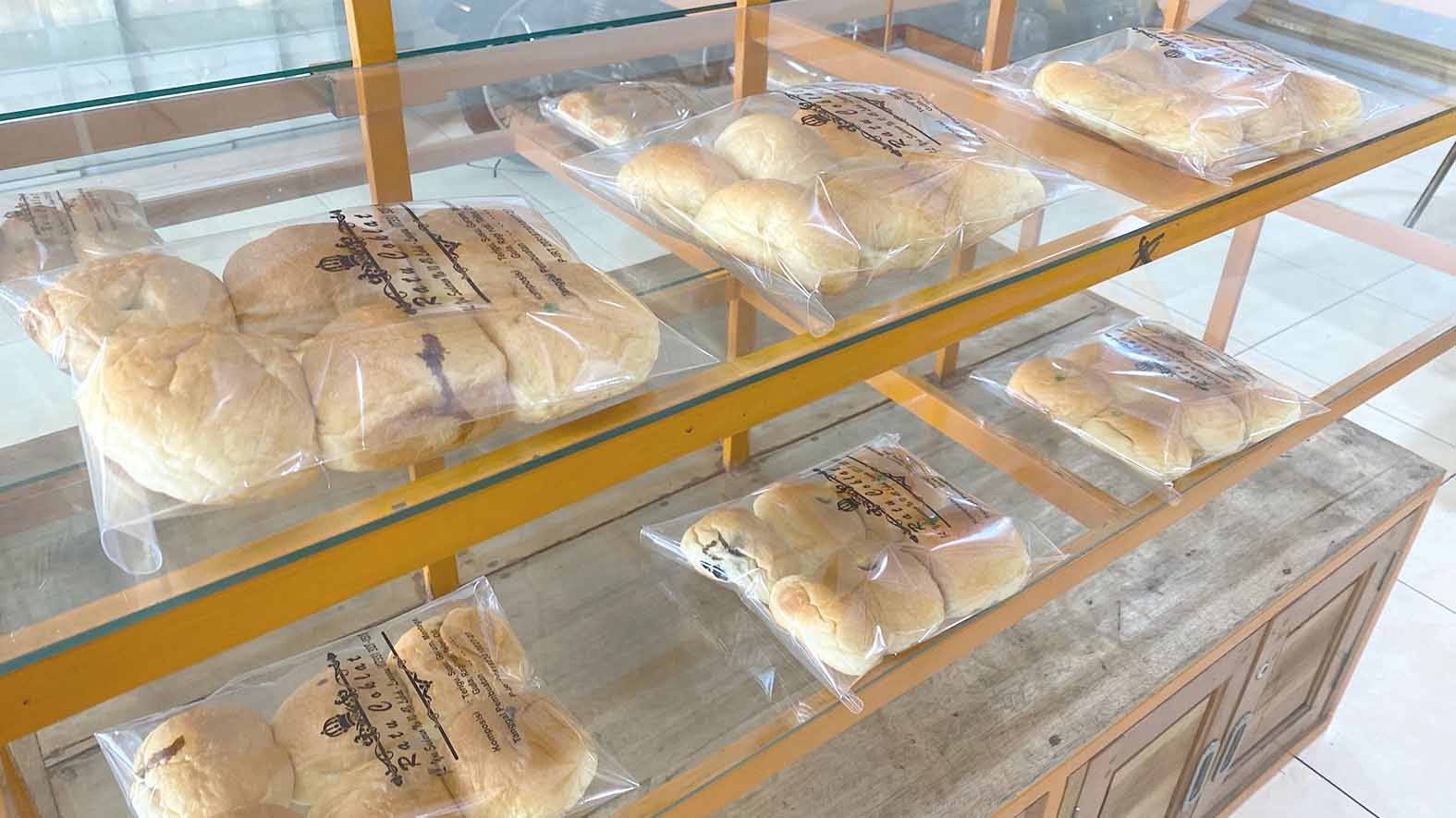 Sudut Kue dan Roti yang Menggigit Selera di Jantung Cilacap